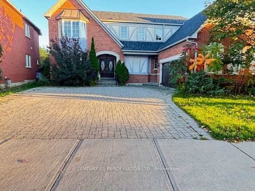 31 Williamson Dr W, Ajax, ON, L1T4M7 | Card Image