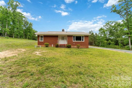 421 E Passaic St, Peachland, NC, 28133-8052 | Card Image