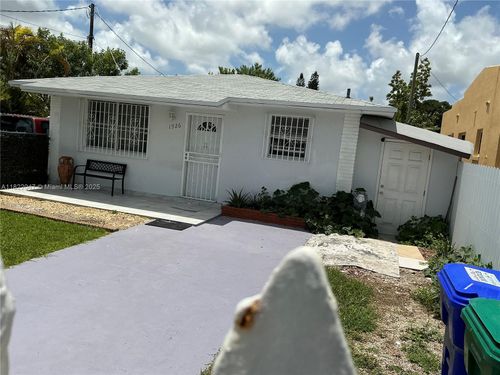 1924 Nw 35th St, Miami, FL, 33142-5426 | Card Image