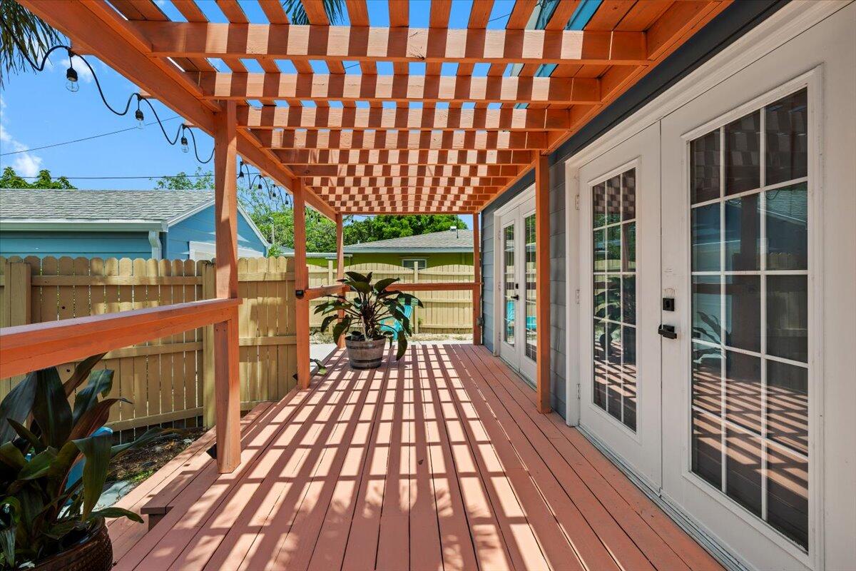 Residential Income in Lake Worth Beach