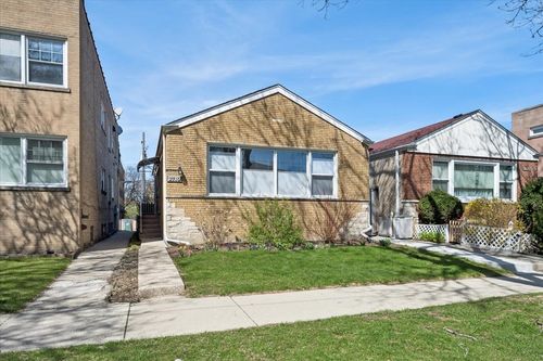 2710 Berwyn Ave, Chicago, IL, 60625-3412 | Card Image