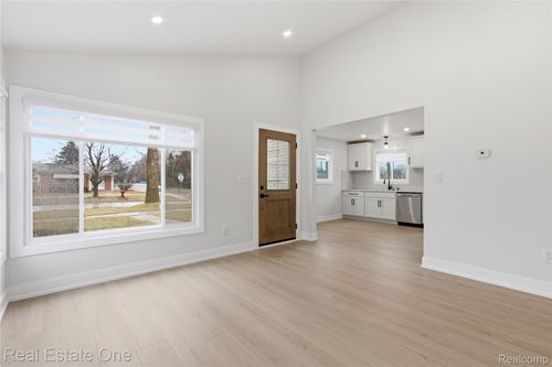 5008 Mckinley St, Dearborn Heights, MI, 48125-2513 | Card Image