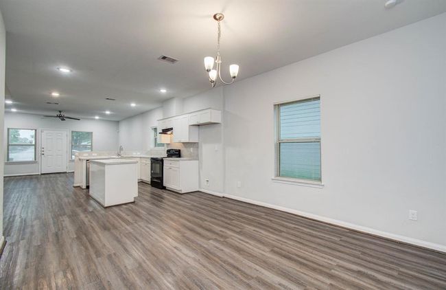 B - 8718 Scott St, Home with 6 bedrooms, 4 bathrooms and null parking in Houston TX | Image 12