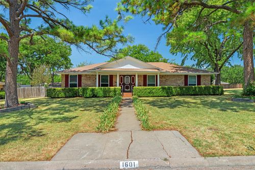 1601 Dakota Dr, Garland, TX, 75043-1653 | Card Image