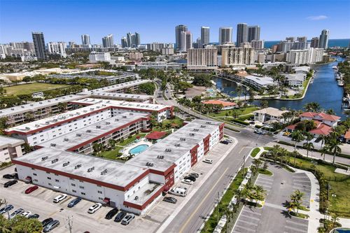 apt-220-580 Egret Dr, Hallandale Beach, FL, 33009-5797 | Card Image