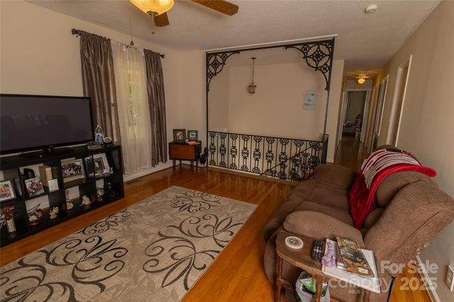 1352 W Cherokee St, House other with 3 bedrooms, 3 bathrooms and null parking in Blacksburg SC | Image 6