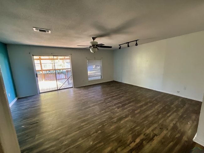 1004 W Sabine St, House other with 2 bedrooms, 2 bathrooms and null parking in Carthage TX | Image 26