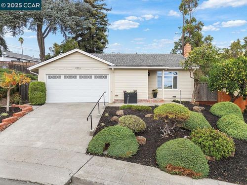 2326 Bramble Ct, Castro Valley, CA, 94546-3904 | Card Image