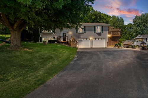 727 4th Street N, La Crescent, MN, 55947 | Card Image