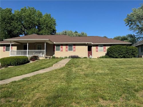 915 Walnut St, Valley Falls, KS, 66088-1239 | Card Image