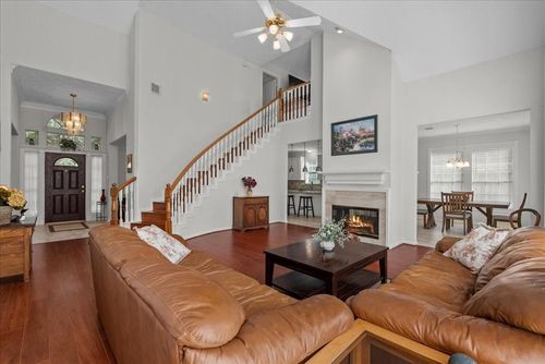 2417 Lakeside Dr, Seabrook, TX, 77586-3384 | Card Image