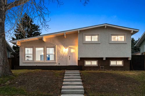 212 Queen Anne Rd Se, Calgary, AB, T2J4S7 | Card Image