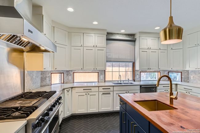 6110 Blanco River Pass, House other with 5 bedrooms, 4 bathrooms and null parking in Austin TX | Image 11