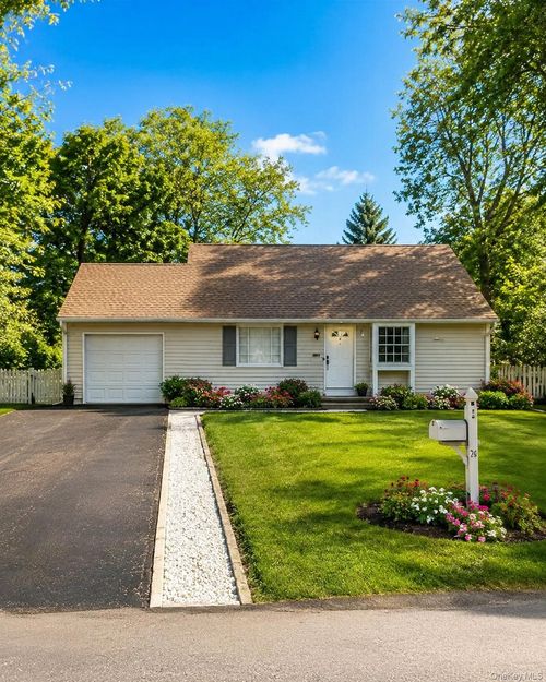 785 Locksley Rd, Yorktown Heights, NY, 10598-3134 | Card Image