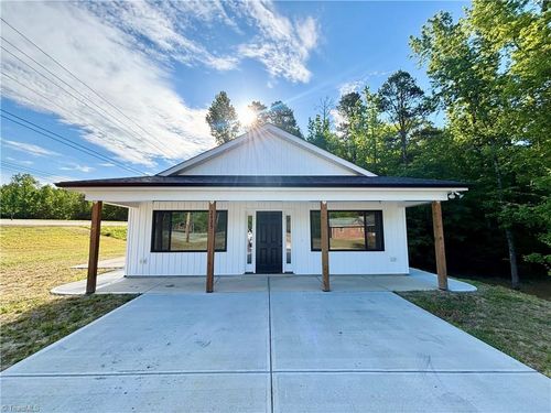 2429 Burton Road, Thomasville, NC, 27360 | Card Image