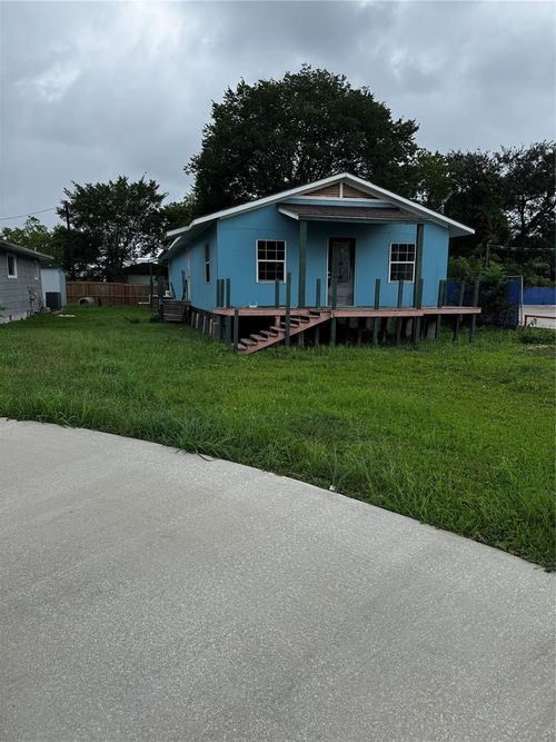 522 Grand Ave, Bacliff, TX, 77518-2279 | Card Image
