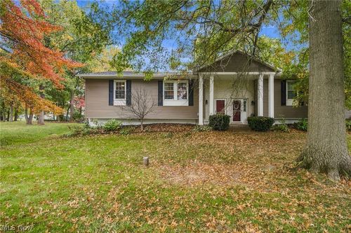 8632 Wedgewood Ave Nw, North Canton, OH, 44720-4884 | Card Image