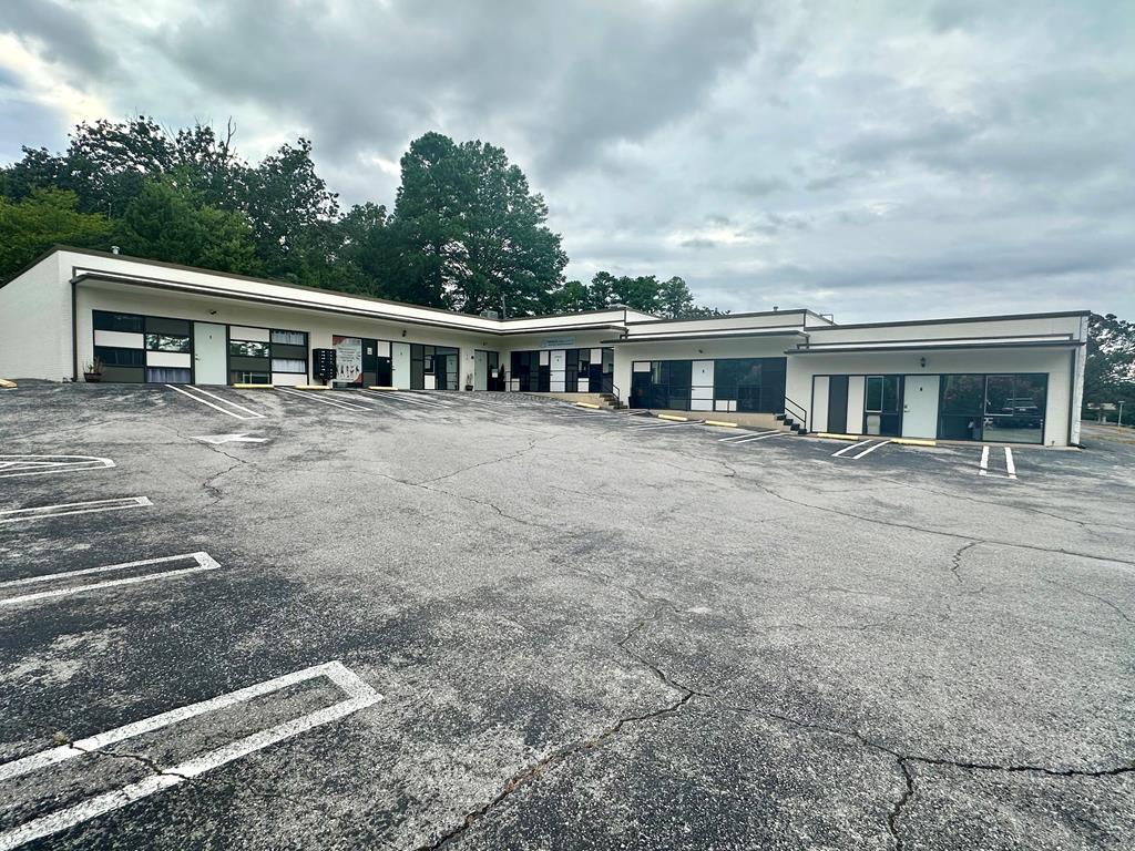 1401 Applewood Dr, Dalton, GA 30720