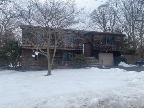 18 Windus Dr, Shirley, NY, 11967-3104 | Card Image