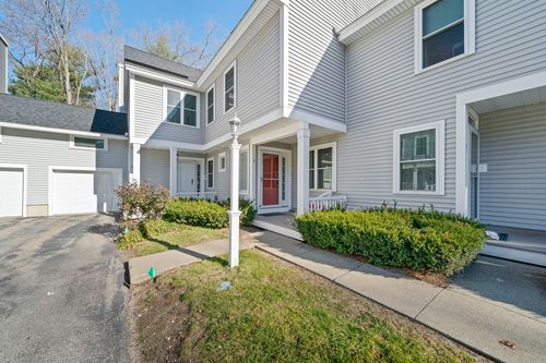3-3 Blueberry Ct, Rockland, MA, 02370-3327 | Card Image