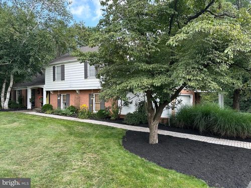 1354 Country Club Dr, LANCASTER, PA, 17601-5267 | Card Image