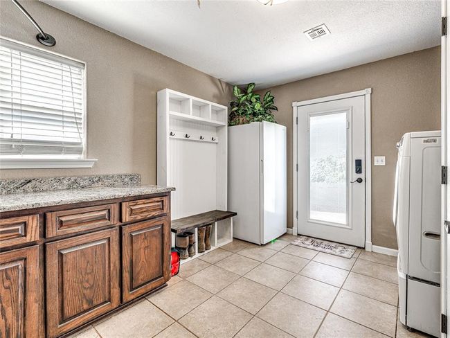 MUDROOM AND LAUNDRY | Image 36