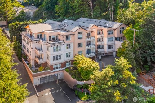 unit-305-7549 Se 29th St, Mercer Island, WA, 98040-6307 | Card Image