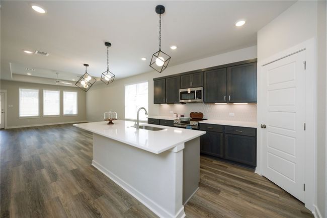 These photos showcase a previously finished Lea home. Please be aware that features, selections, and options may vary. For the most current information, contact your RNL Sales Executive to obtain the latest selections book and floorplan, which outlines the structural options available for this home. | Image 7