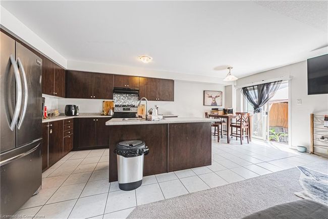 8258 Tulip Tree Dr, Townhouse with 3 bedrooms, 3 bathrooms and 2 parking in Niagara Falls ON | Image 5