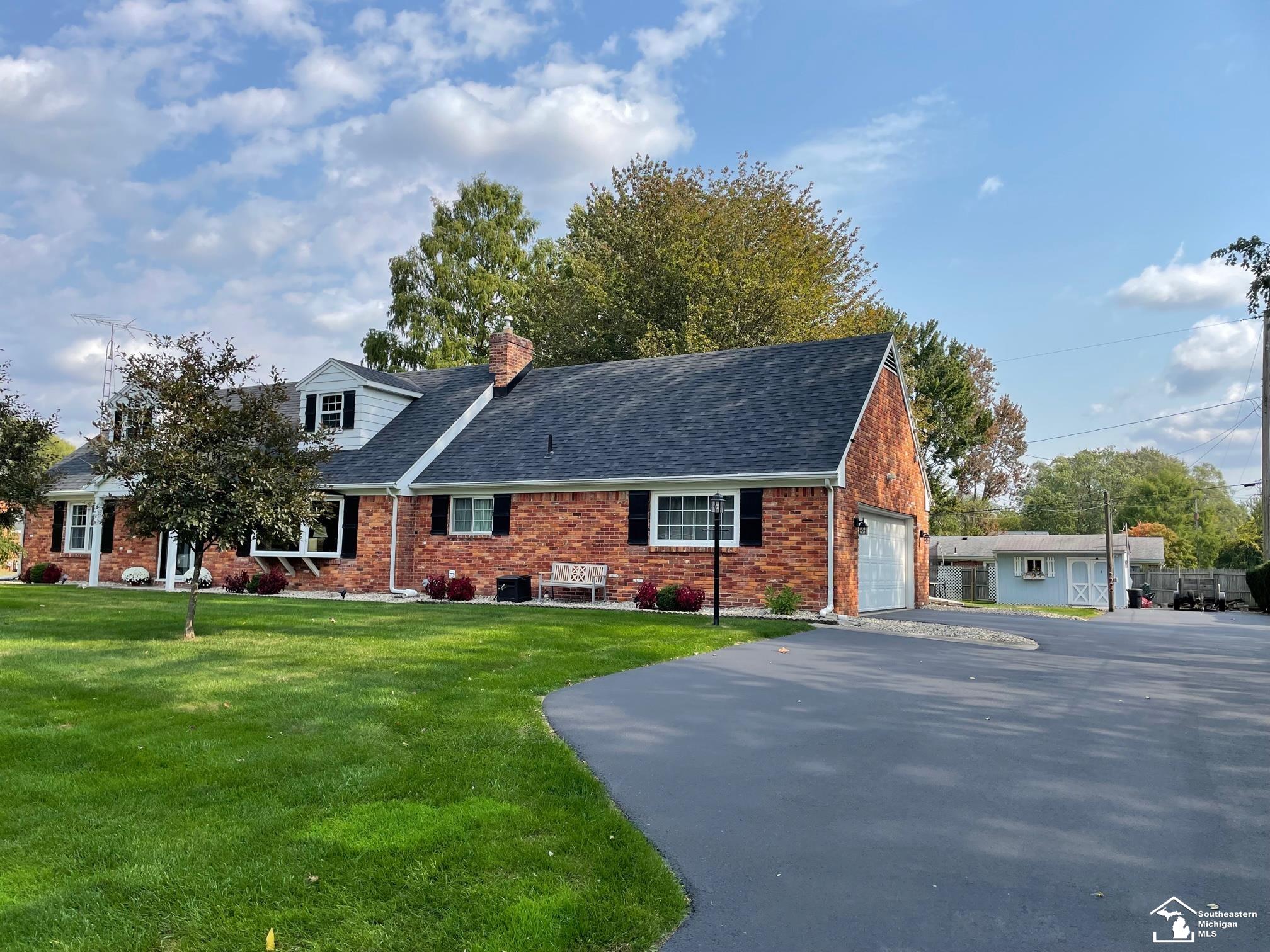 Brookhaven Dr, Lambertville, MI 48144