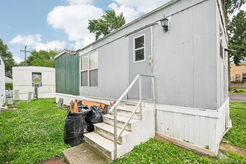 7062 Ready Ave, Warren, MI, 48091-2063 | Card Image