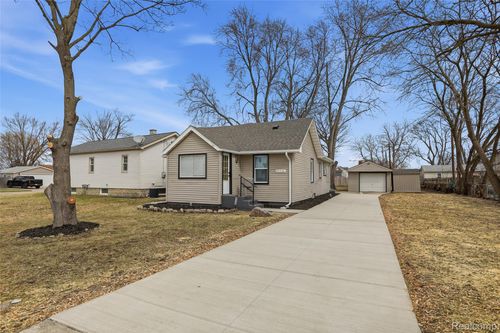 27732 Demrick St, Roseville, MI, 48066-2842 | Card Image