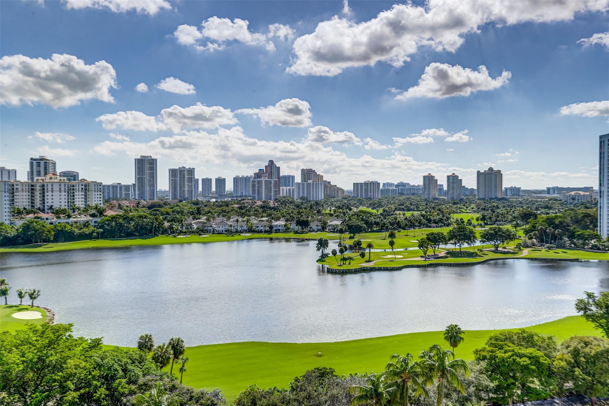 1506 3675 N Country Club Dr, For Sale in Aventura Zoocasa