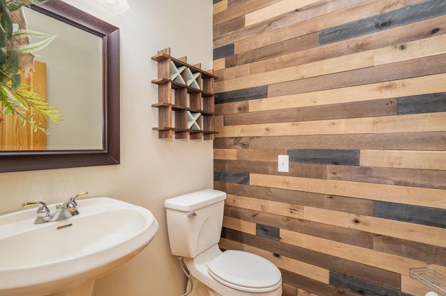 Main floor bath | Image 17