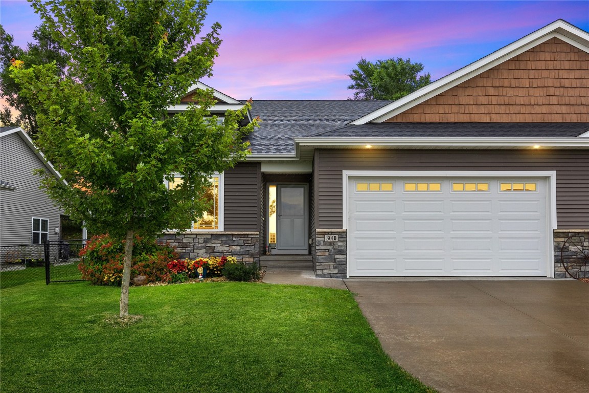 Sunflower St, Ely, IA 52227
