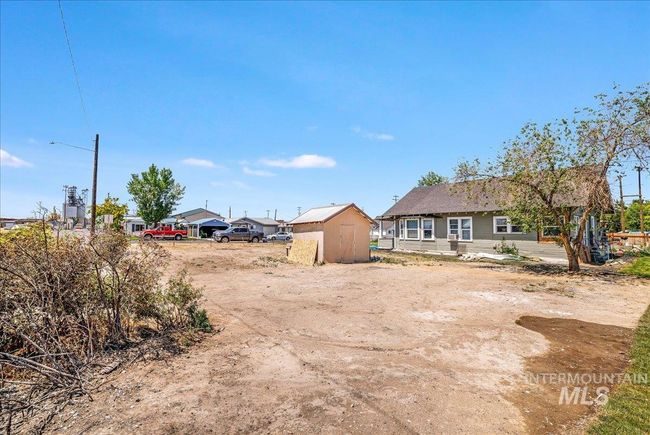 View of yard featuring a storage shed and driveway | Image 29