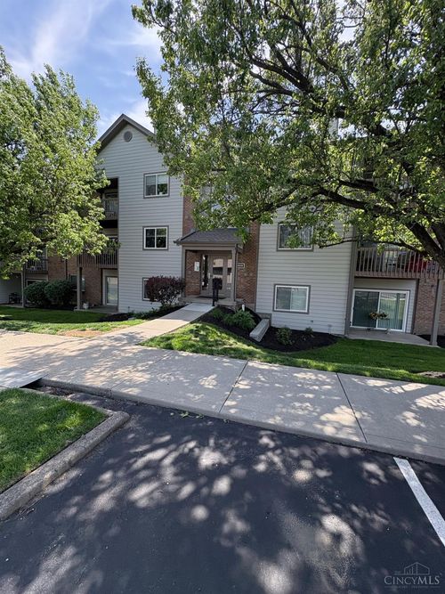 8939 Eagleview Dr, West Chester, OH, 45069-6712 | Card Image