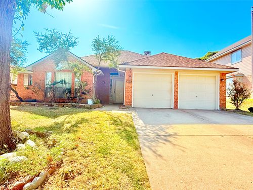 4512 Queenswood Drive, Grand Prairie, TX, 75052 | Card Image