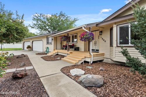 1300 Meadowlark Ln, Zillah, WA, 98953-9663 | Card Image