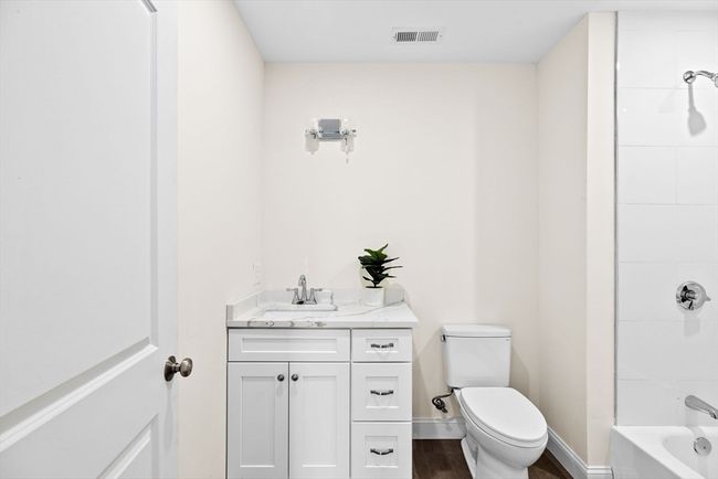 304 - 1 Pleasant St, Condo with 2 bedrooms, 1 bathrooms and 1 parking in Cohasset MA | Image 7
