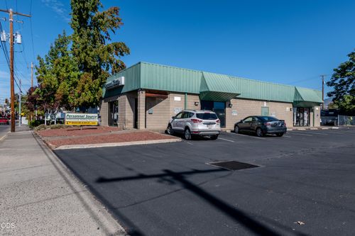 a-110 Hawthorne St, Medford, OR, 97504-7145 | Card Image
