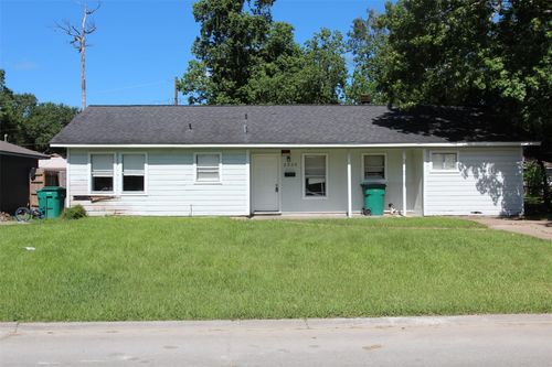 2325 Butler Dr, Orange, TX, 77630-2557 | Card Image