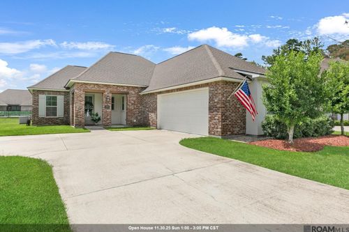 16142 Redstone Dr, Pride, LA, 70770-2213 | Card Image