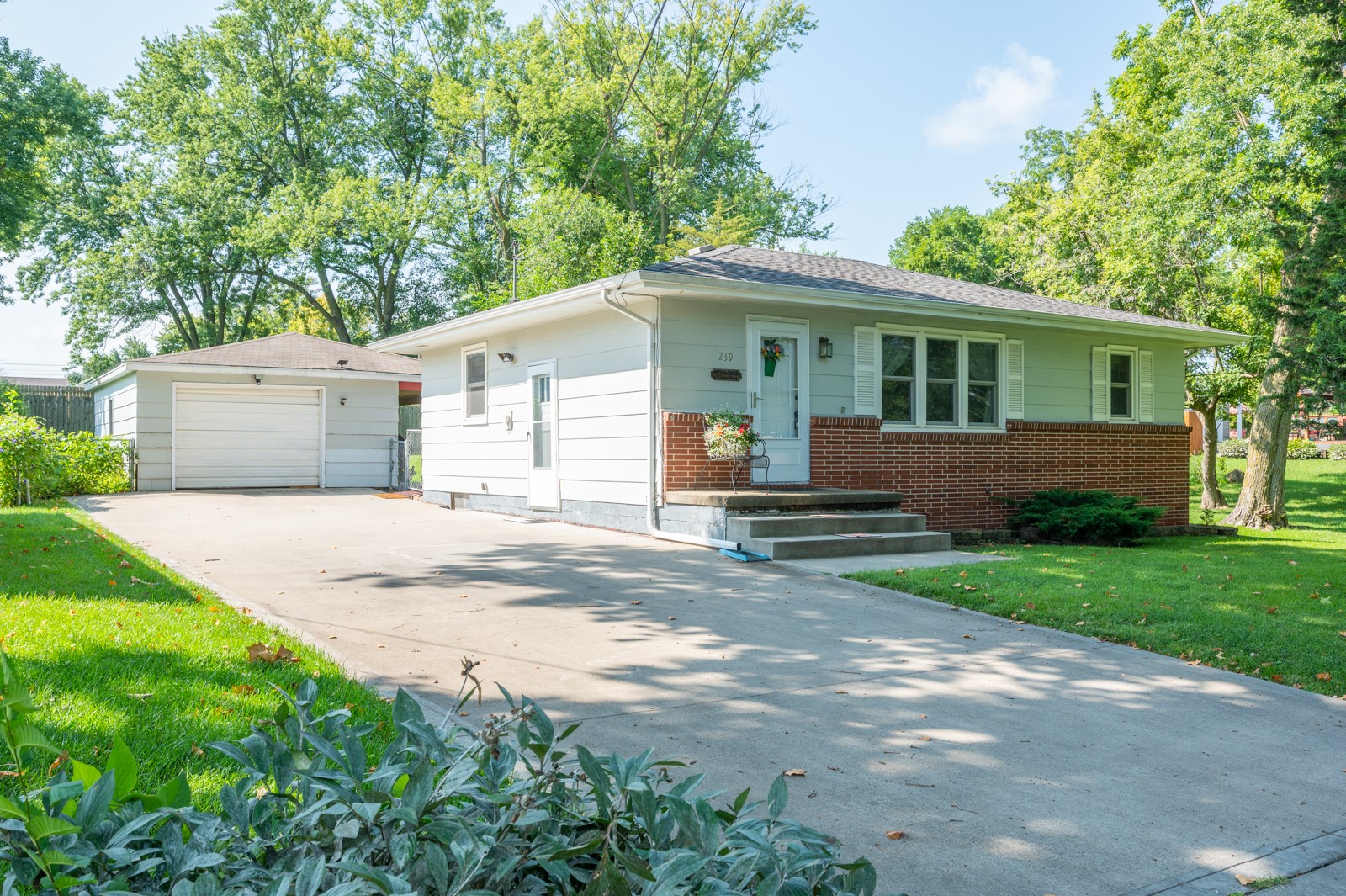 Leland Ave, Des Moines, IA 50315