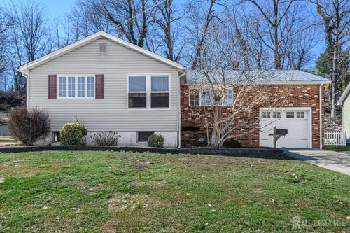 31 W Grochowiak St, South River, NJ, 08882-1539 | Card Image