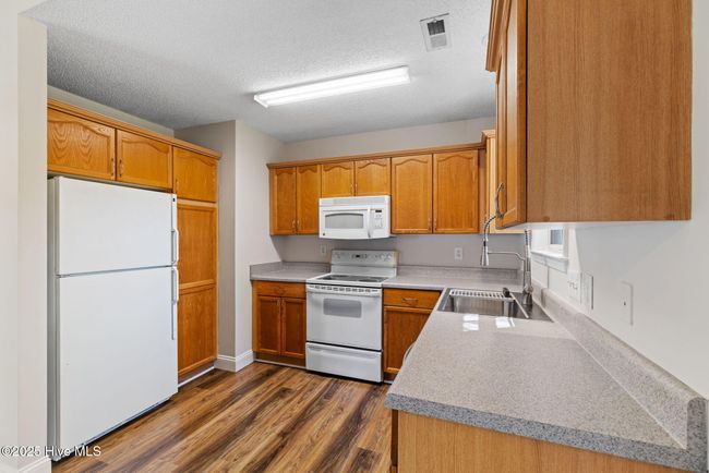 719 Oak Branches Close, House other with 3 bedrooms, 2 bathrooms and 1 parking in Belville NC | Image 16