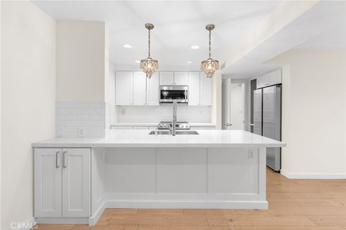 unit-101-5257 Radford Ave, Valley Village, CA, 91607-4410 | Card Image