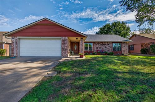 1230 Willow Creek Dr, Bartlesville, OK, 74006-7809 | Card Image
