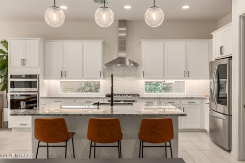 685 E Romsdalen Road, Oro Valley, AZ, 85755 | Card Image