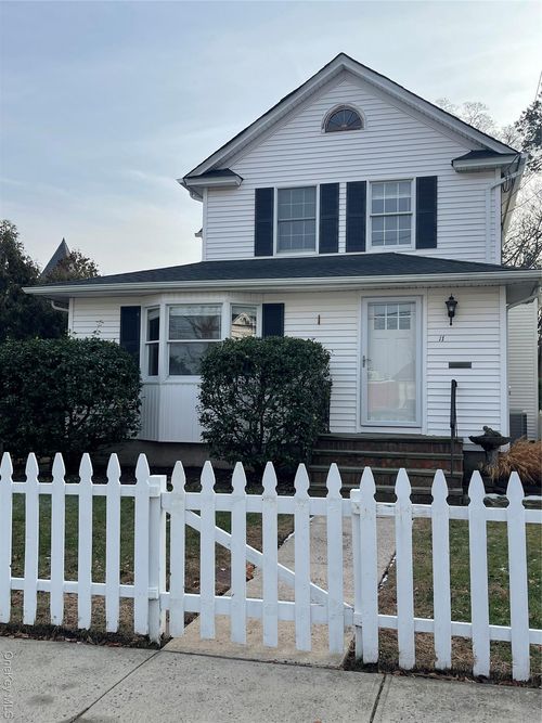 11 Tooker Ave, Oyster Bay, NY, 11771-2903 | Card Image